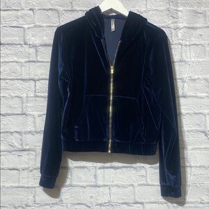 Fabletics Blue Sweatshirt Cozy and Stylish